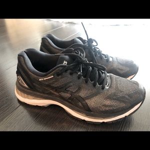 Women’s Asics Running Shoes - model Gel Nimbus 19